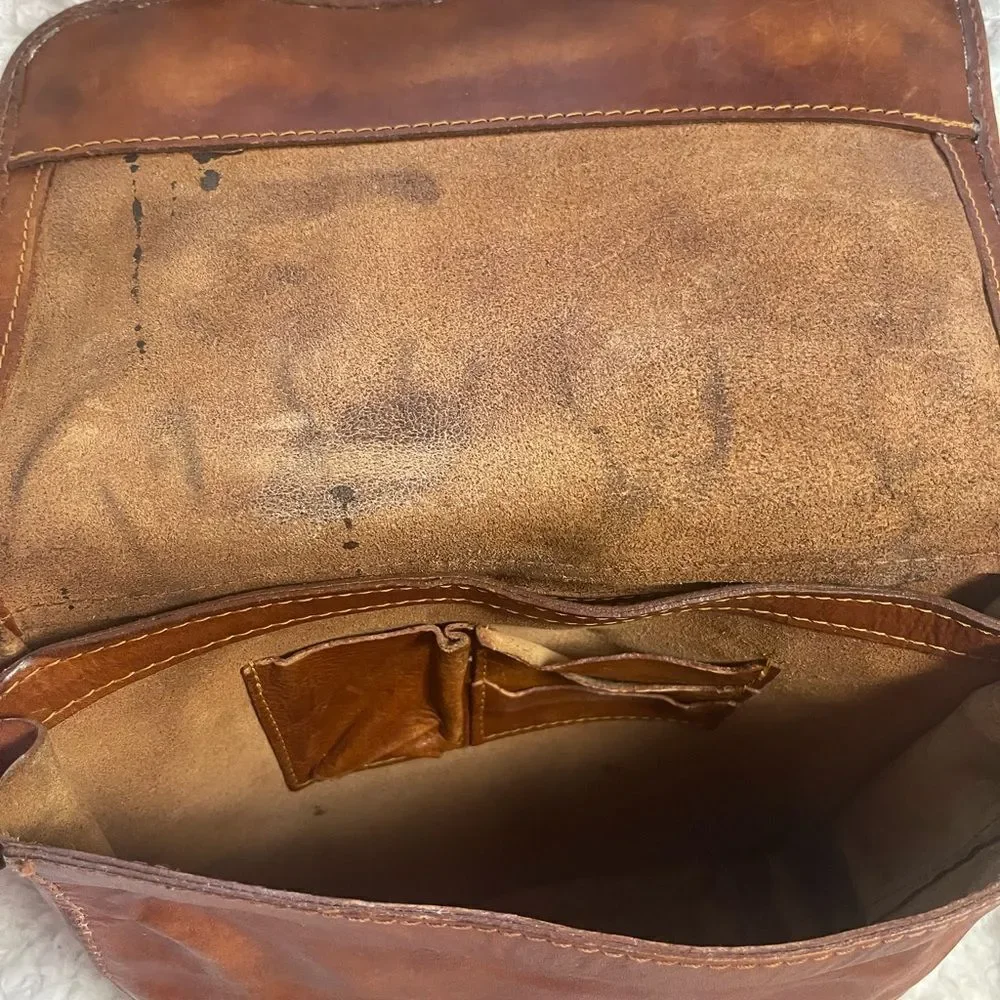 Vera pelle made in Italy leather faded brown messenger Bag with rustic hardware